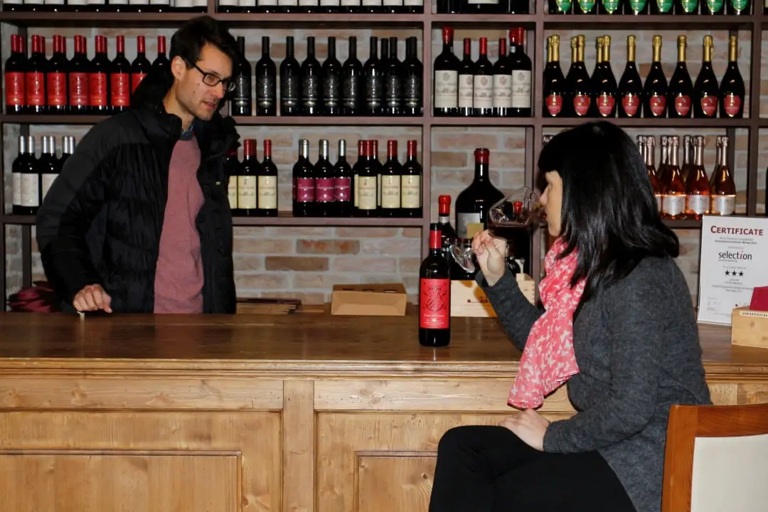 tour dello shopping e degustazione vino con Isabella Bariani, guida professionista in Veneto, Italiasionista 